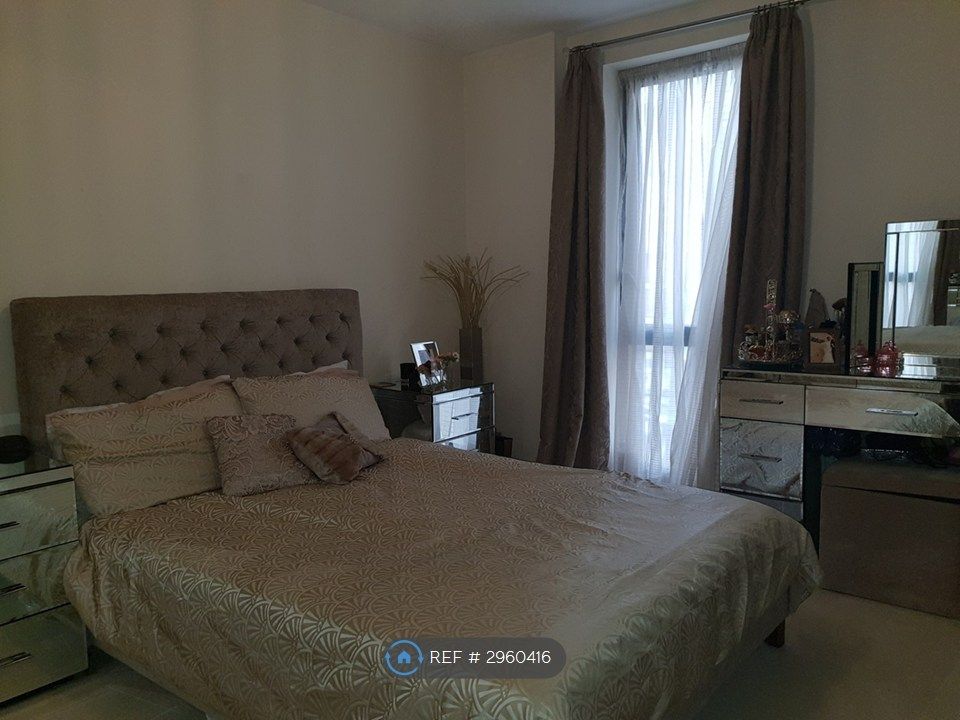 Property photo 3 of 5 Main Bedroom