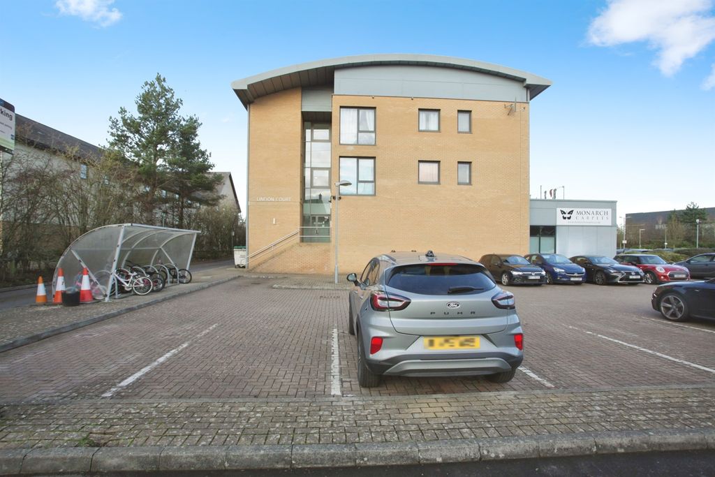 Property photo 2 of 17