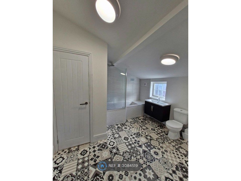 Property photo 3 of 16 Bathroom