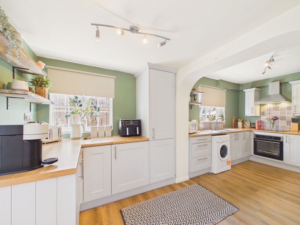 Property photo 3 of 13 Kitchen