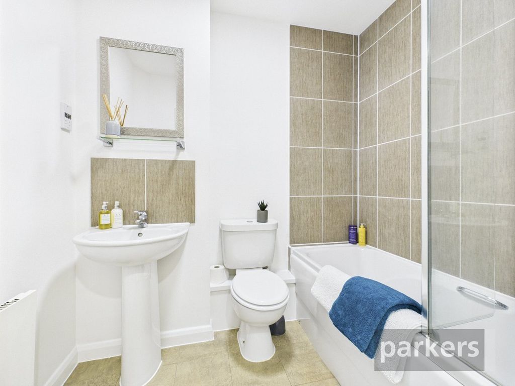 Property photo 3 of 13 Bathroom