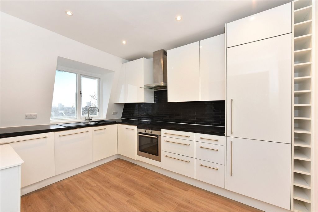 Property photo 2 of 11 Reception