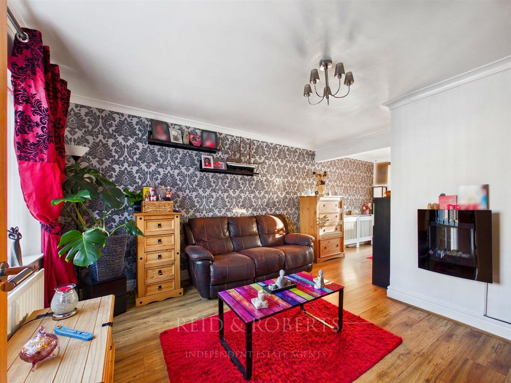 Property photo 3 of 19 Cam05148G0-Pr0134-Still019.Jpg