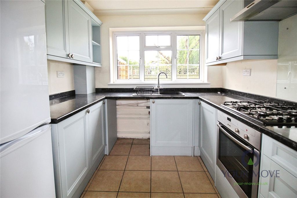 Property photo 3 of 12 Kitchen