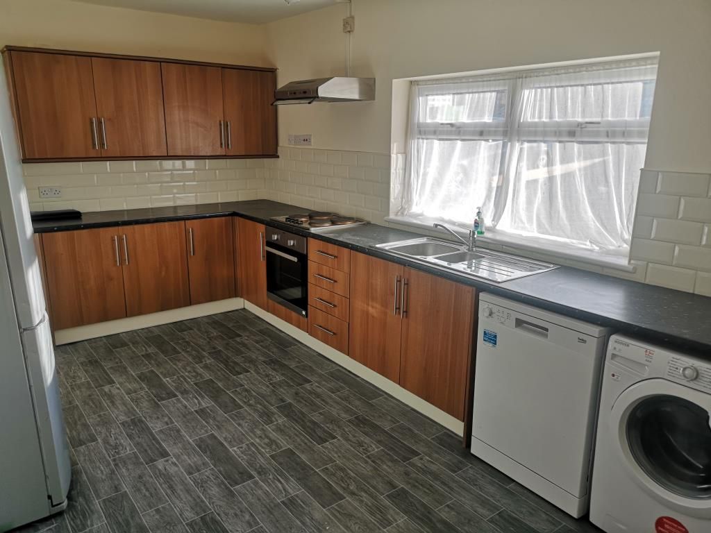Property photo 1 of 8 Kitchen