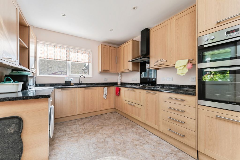 Property photo 3 of 23 Pbox-Img.Jpg