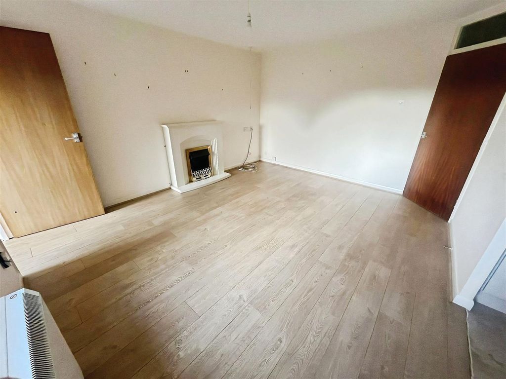 Property photo 3 of 6 Lounge New.Jpg