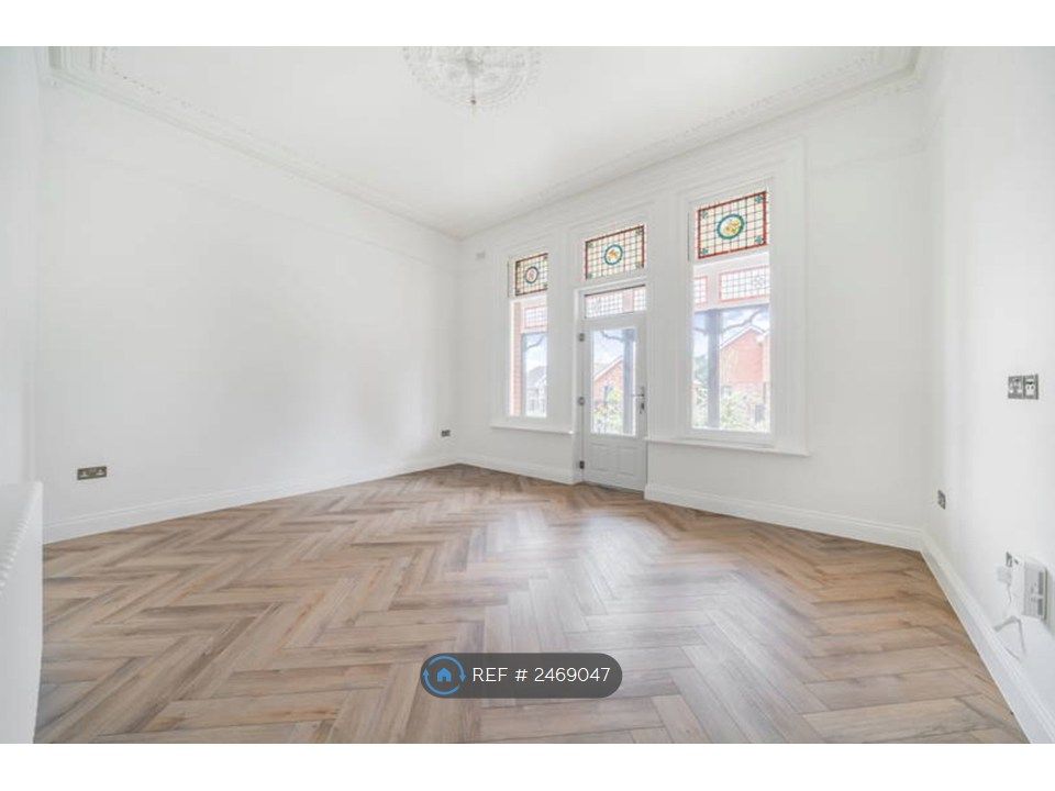 Property photo 1 of 14 Beautiful Ground Floor Flat With Garden