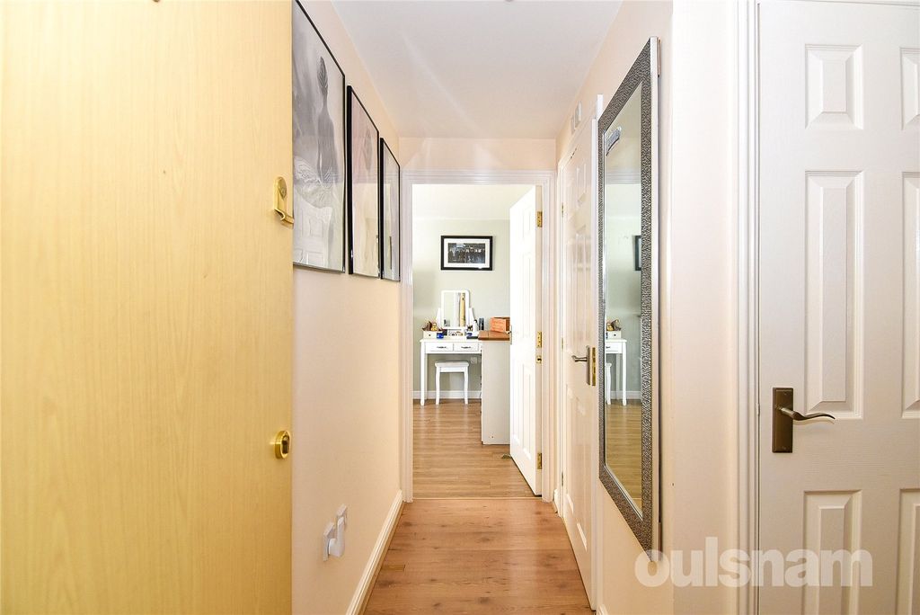 Property photo 2 of 18 Picture No. 13