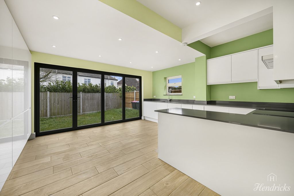 Property photo 3 of 28