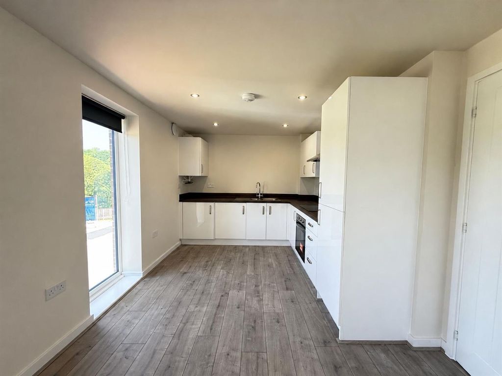 Property photo 2 of 16 Kitchen 2.Jpg