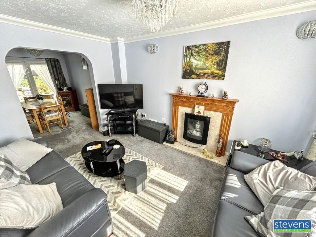Property photo 2 of 31 Image00020