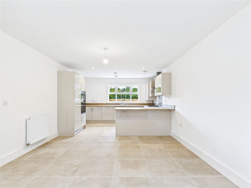 Property photo 3 of 16 Picture No. 11