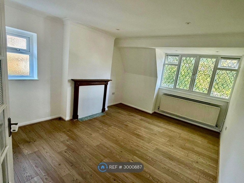 Property photo 2 of 10 Living Room