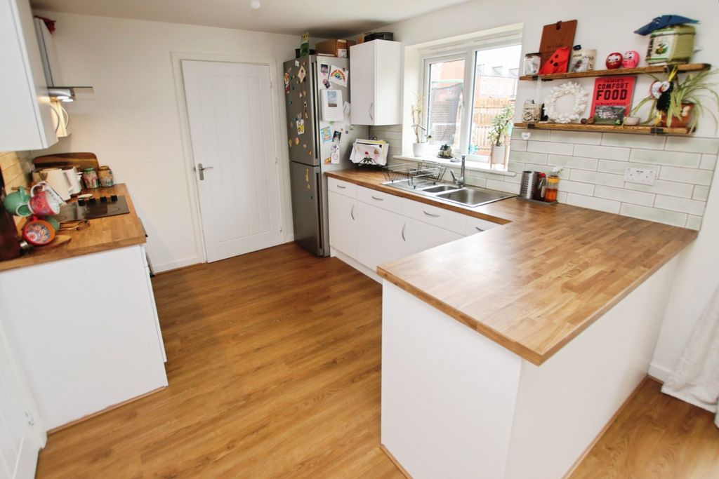 Property photo 3 of 32 4556824