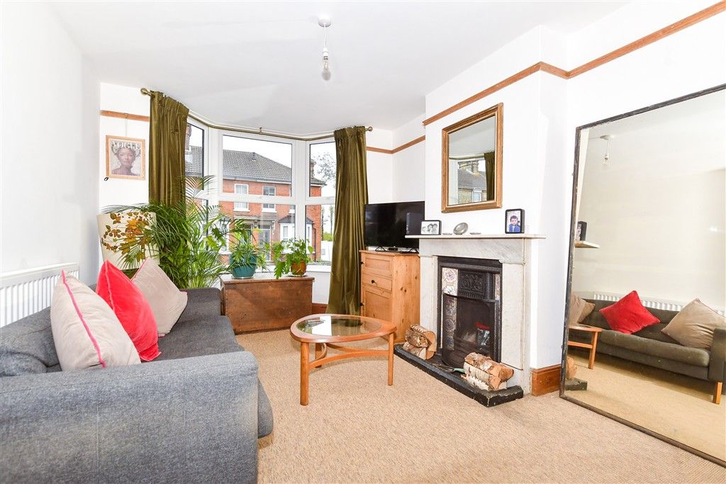 Property photo 3 of 13 Lounge