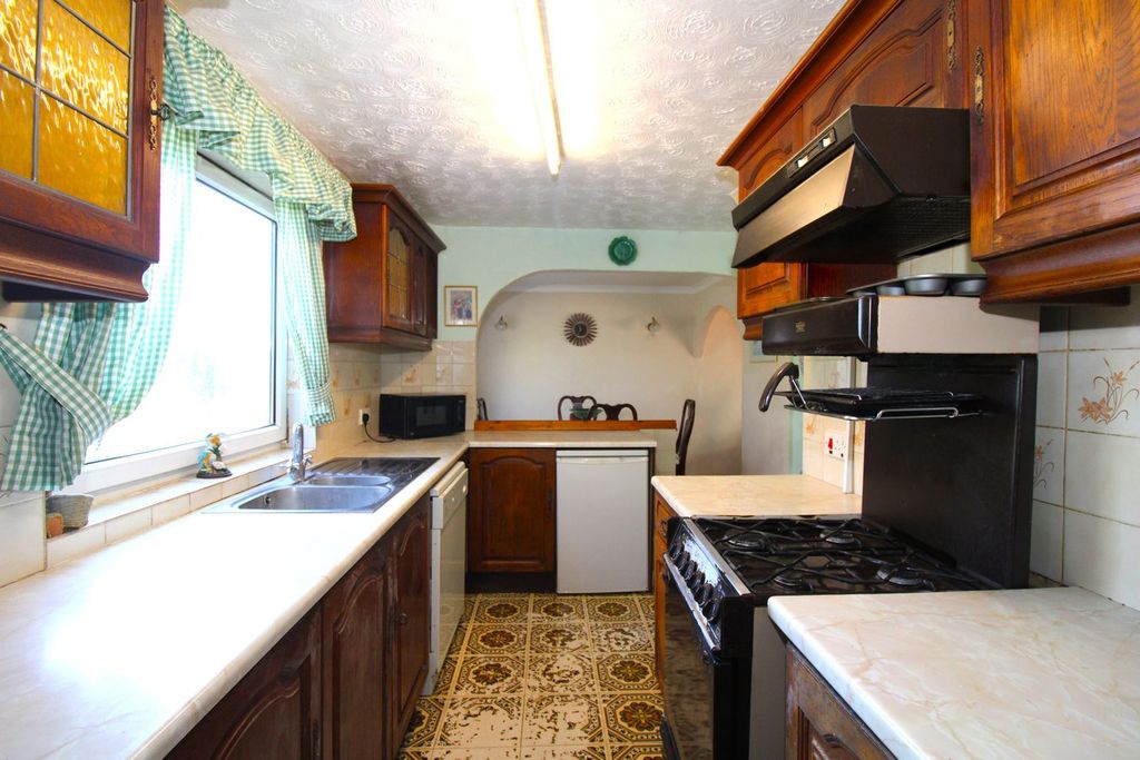 Property photo 2 of 14 Kitchen