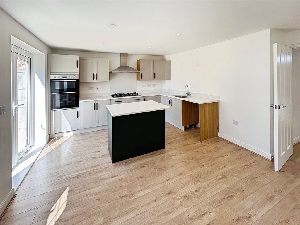 Property photo 2 of 13 Picture No. 34