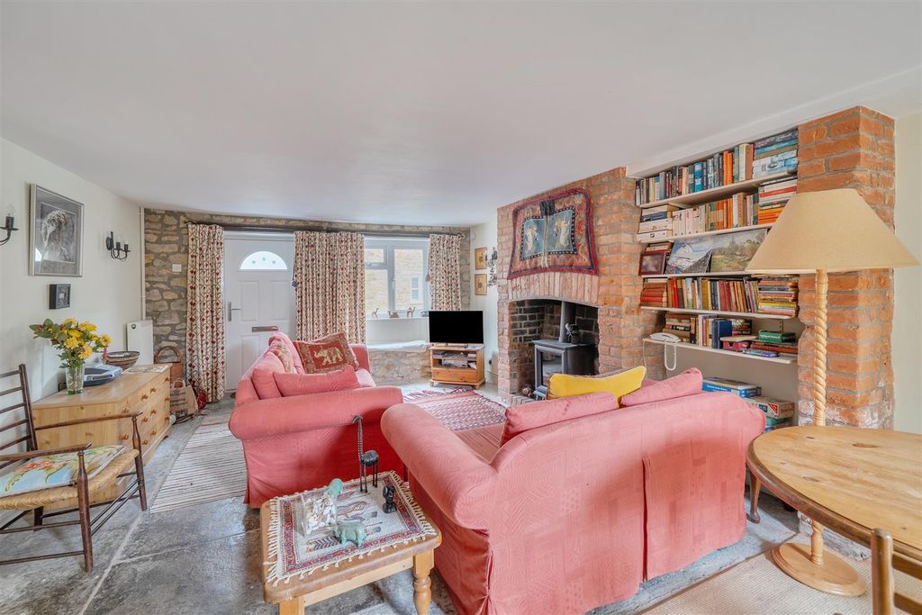 Property photo 3 of 13 Sitting Room