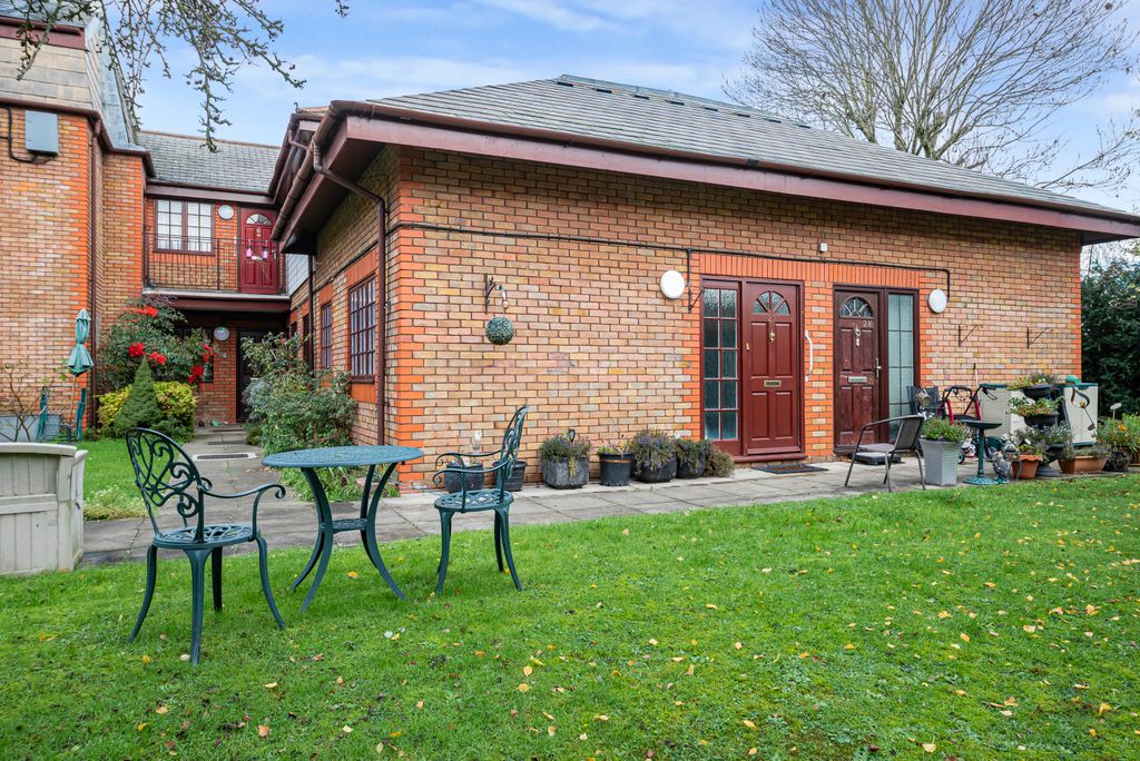 Property photo 1 of 16 Frontage