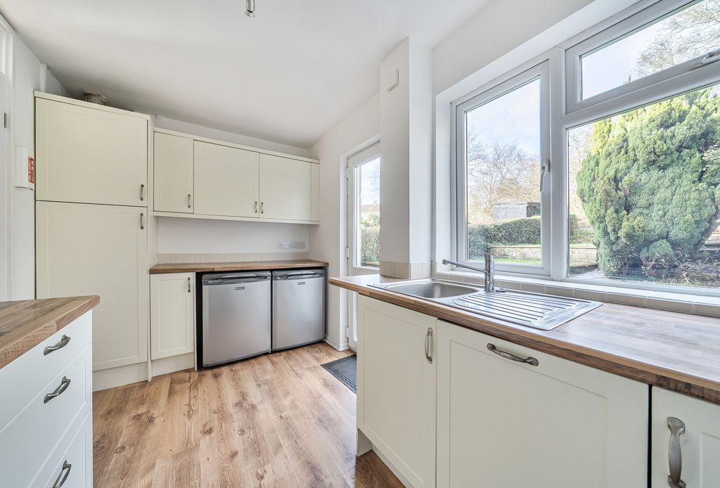 Property photo 3 of 17 Kitchen