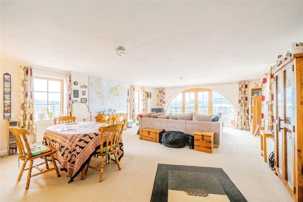 Property photo 2 of 18 Picture No. 09