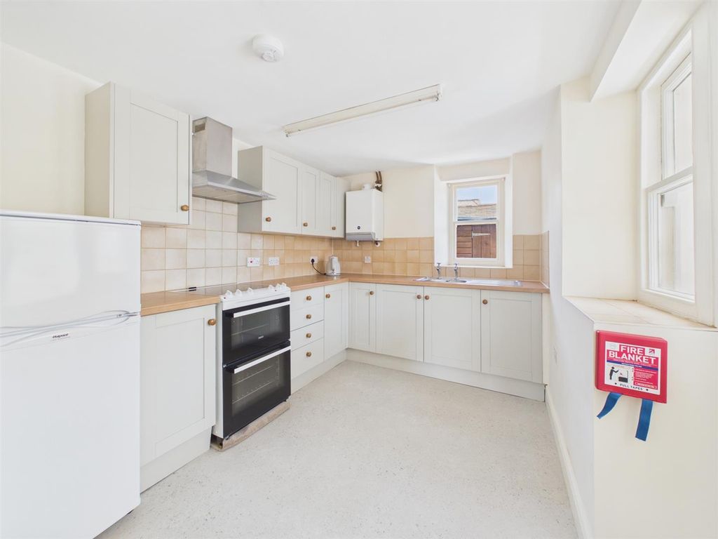 Property photo 3 of 12 Kitchen