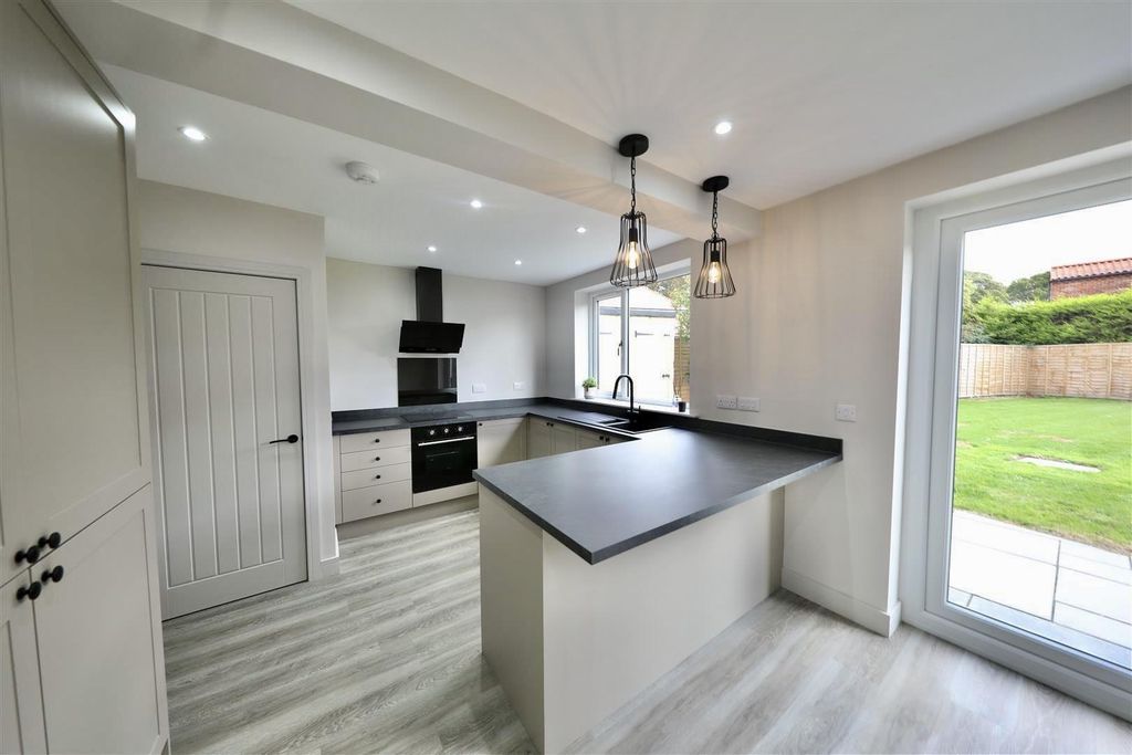 Property photo 2 of 22 Kitchen Diner