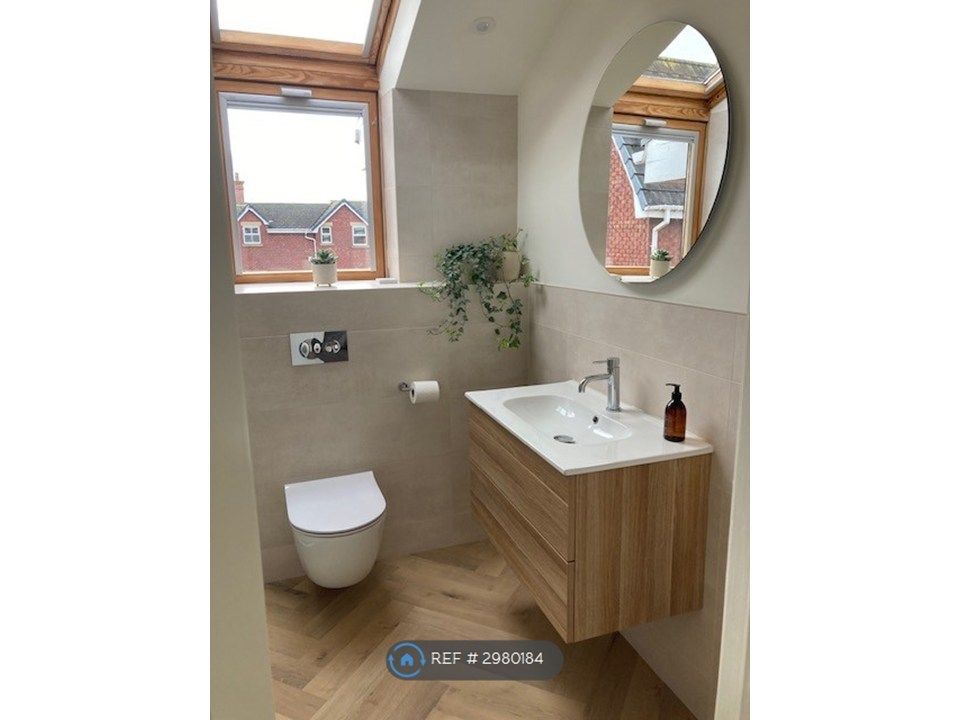 Property photo 3 of 9 Bathroom