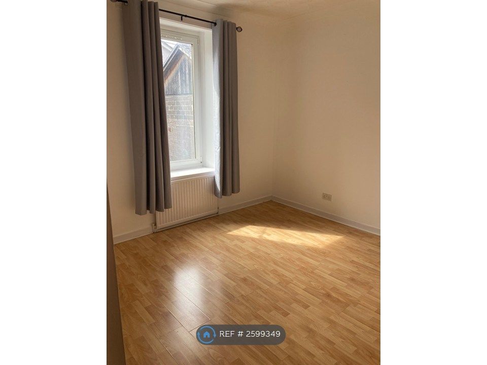 Property photo 3 of 9 Bedroom