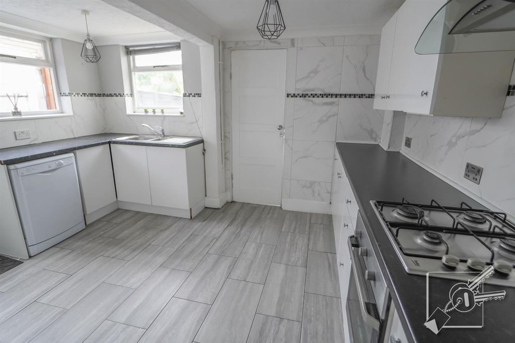 Property photo 2 of 18 Kitchen