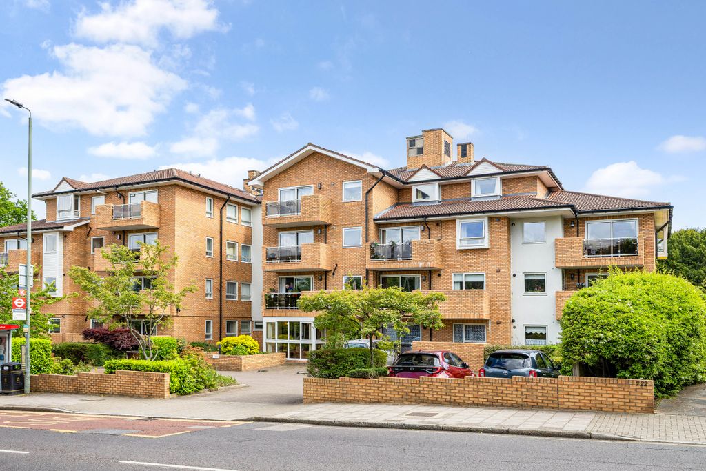 Property photo 1 of 14 Challoner Court