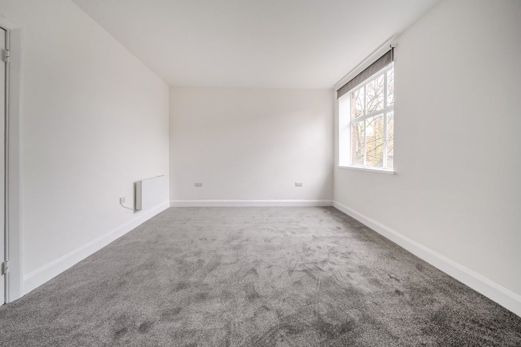 Property photo 2 of 11 Picture No. 12