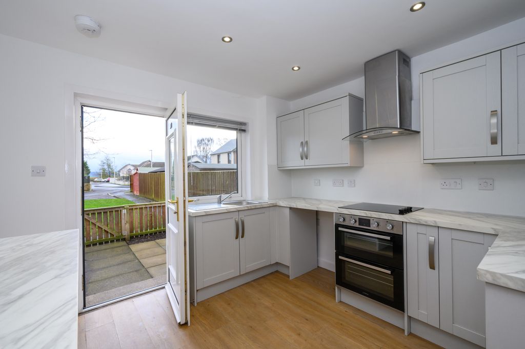 Property photo 3 of 31