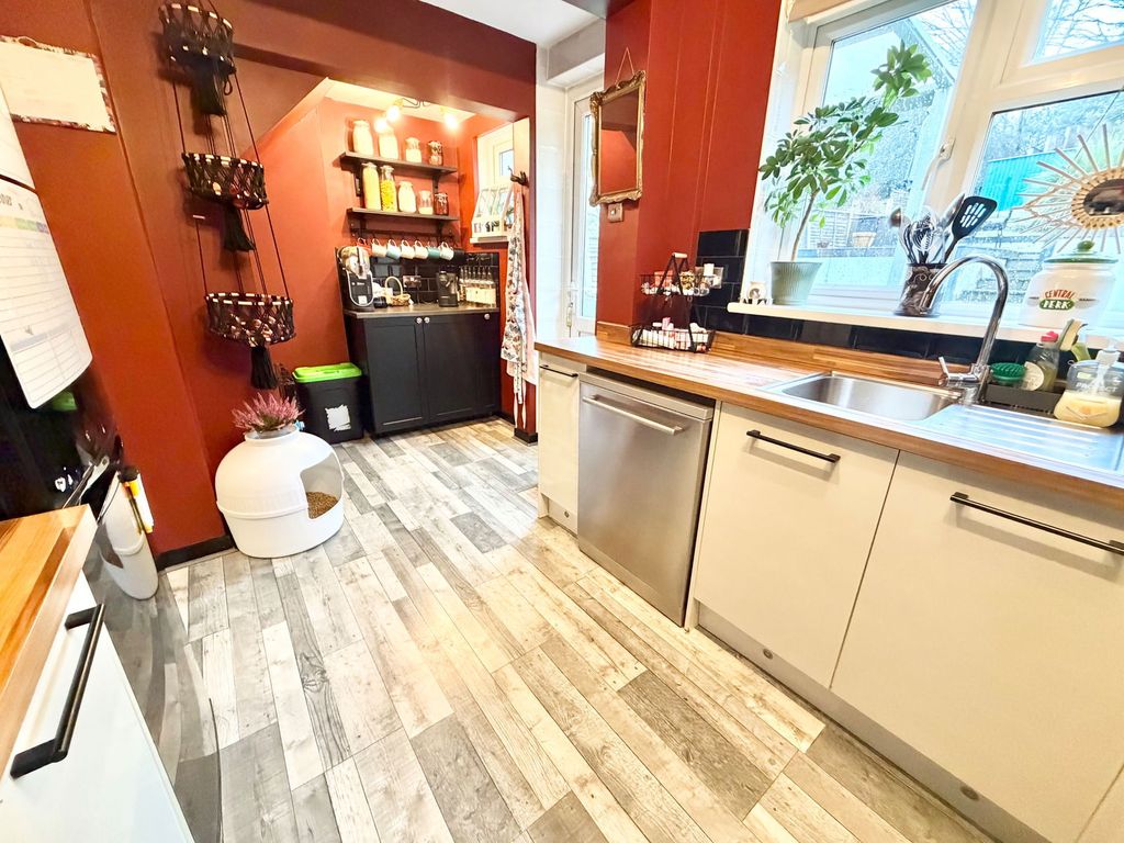 Property photo 3 of 28