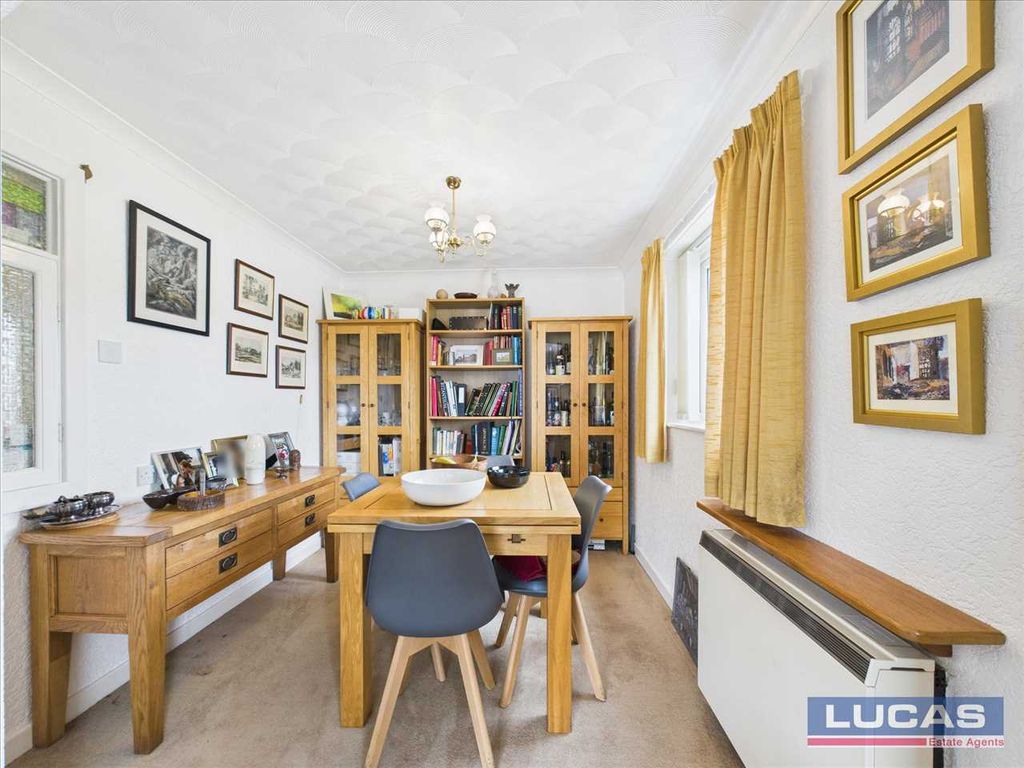 Property photo 3 of 23