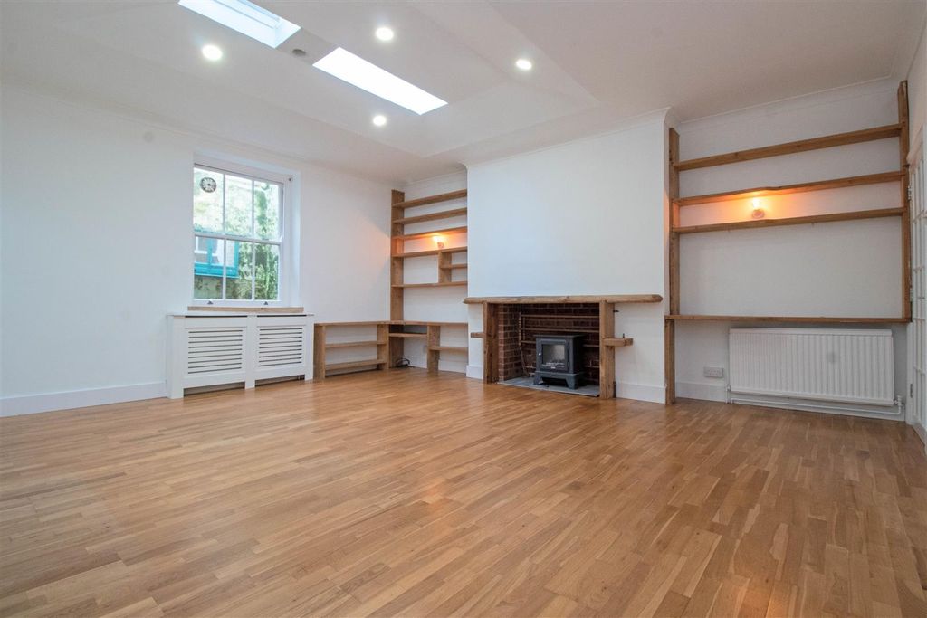 Property photo 2 of 21