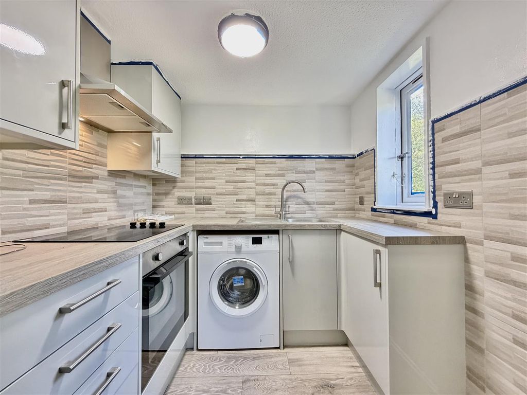 Property photo 2 of 6 Kitchen