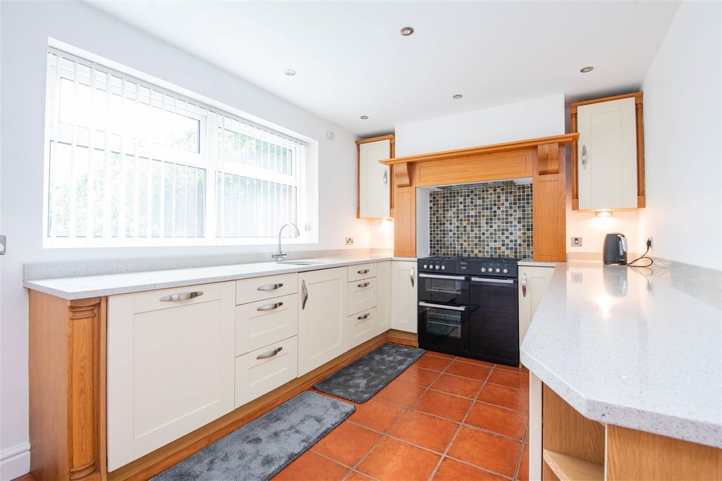 Property photo 3 of 22 Kitchen / Diner