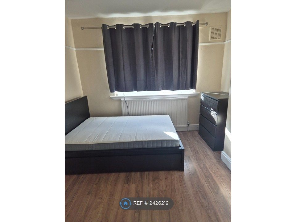 Property photo 3 of 11 Room