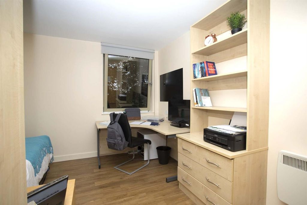 Property photo 3 of 12