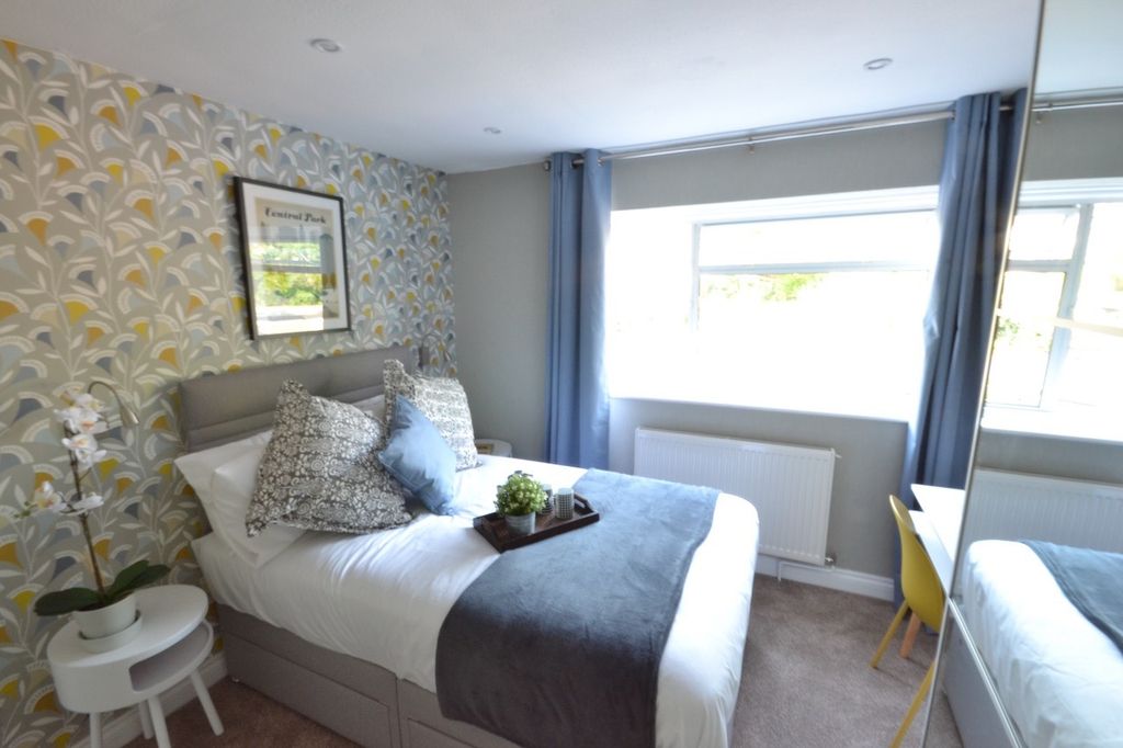 Property photo 3 of 13 4910362