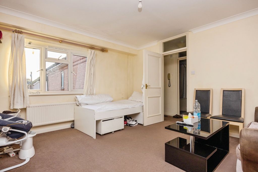 Property photo 3 of 8 Pbox-Img.Jpg