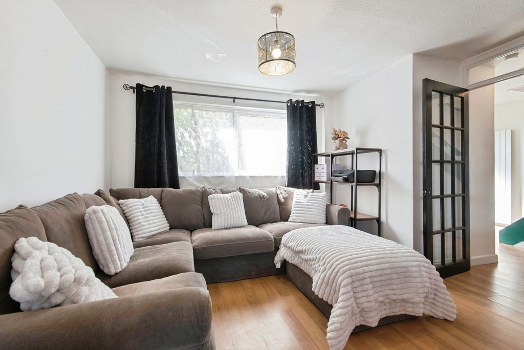 Property photo 3 of 16 Pbox-Img.Jpg