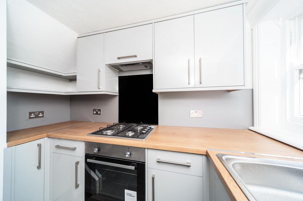 Property photo 1 of 8 Kitchen (Main)