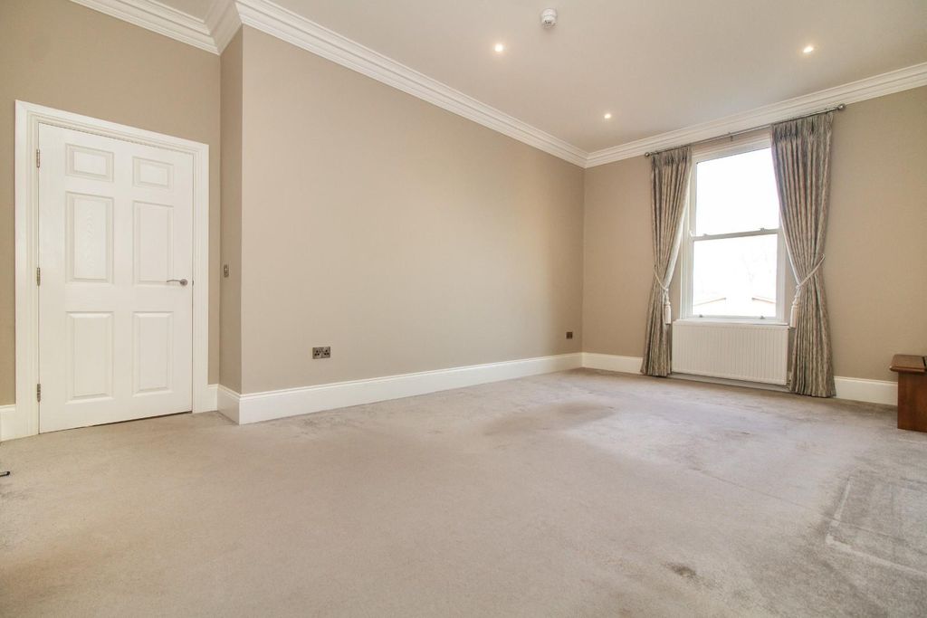 Property photo 3 of 10 Living/Dining Room