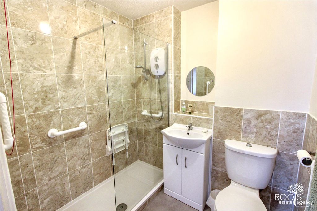 Property photo 2 of 9 Modern Shower Room