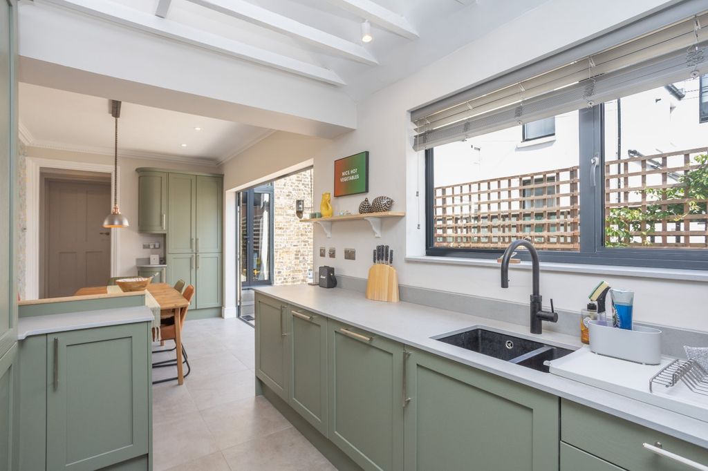 Property photo 2 of 24 Picture No. 10