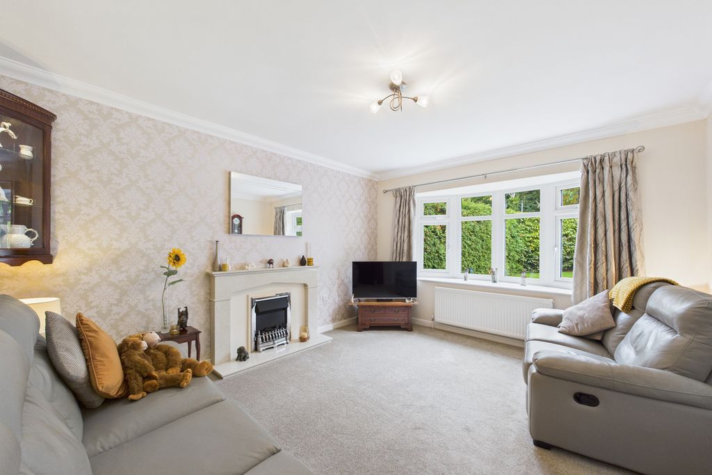 Property photo 2 of 31