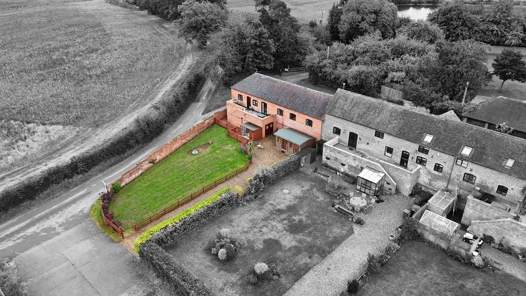 Property photo 2 of 39